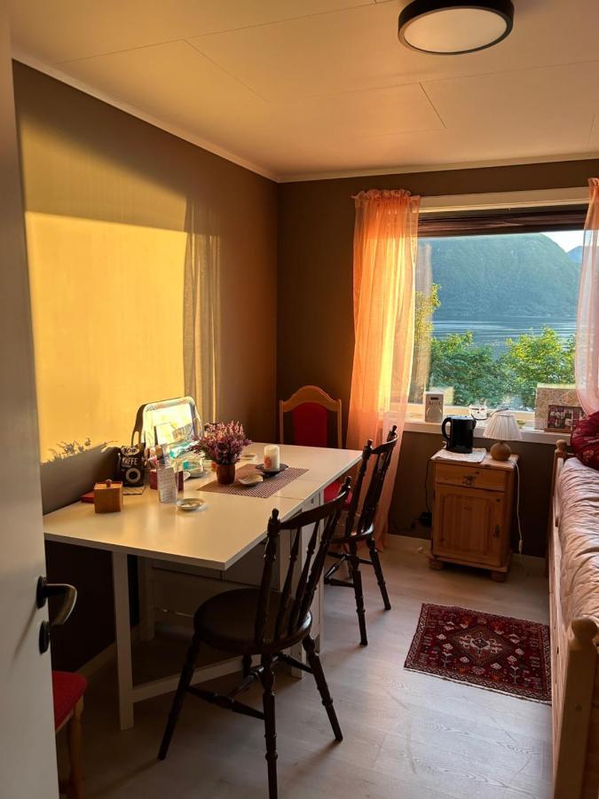 Bed and Breakfast Line Pa Hauane1 Volda Exterior foto